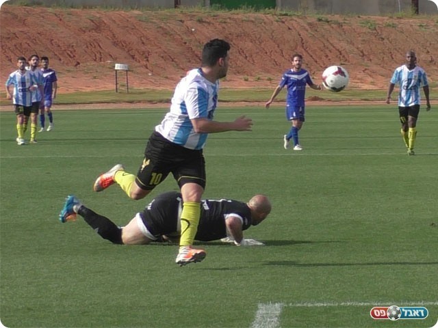 טעות של השוער. רוזניקוביץ' יוצא מול רביבו (שקד מורג)